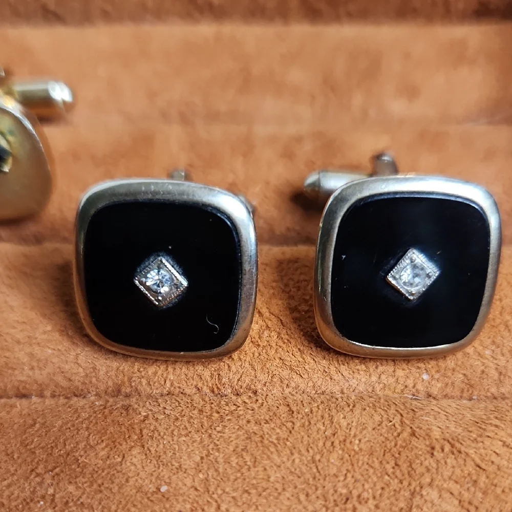 Vintage Shields & Anson Black and Goldtone Cufflinks Set diamond chip (2)